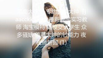 都蹲守白色长裙美女❤️皮肤白皙阴毛乌黑,两片肉唇夹着细小的逼洞